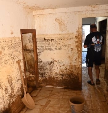 Vecinos de Azuara (Zaragoza) evalúan daños tras la tormenta: "No se salvó [...]