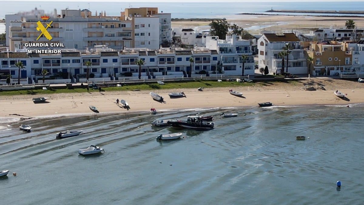 Operativo antidroga en Isla Cristina: registros domiciliarios y varias detenciones