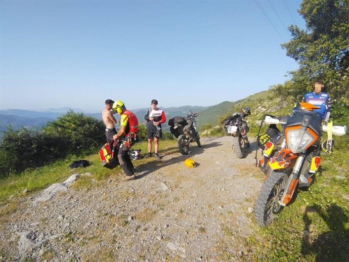 Evacuan a un joven de 29 años afectado por un golpe de calor mientras practicaba motociclismo en Voto (Cantabria)