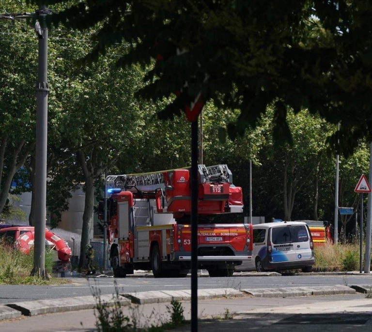 Controlado incendio en la fábrica de LEA en Vitoria-Gasteiz después de seis horas