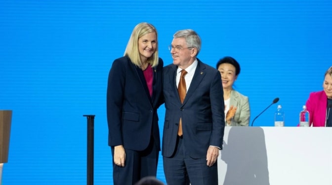Kirsty Coventry asume la presidencia del COI tras relevar a Thomas Bach