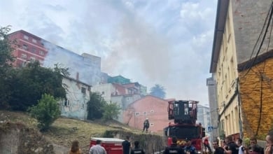 En la vivienda incendiada en Santander había una mujer que salió por su pie