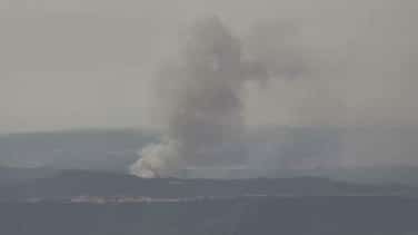 Bombers trabaja con 31 dotaciones en un incendio de vegetación en Rajadell (Barcelona)