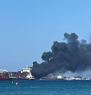 Rescatados siete tripulantes de un barco de servicio tras salir ardiendo en [...]
