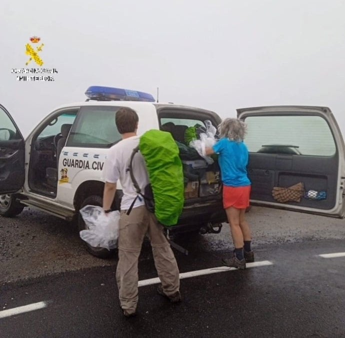 Rescatados una peregrina estadounidense y sus tres hijos, tras verse sorprendidos por el mal tiempo