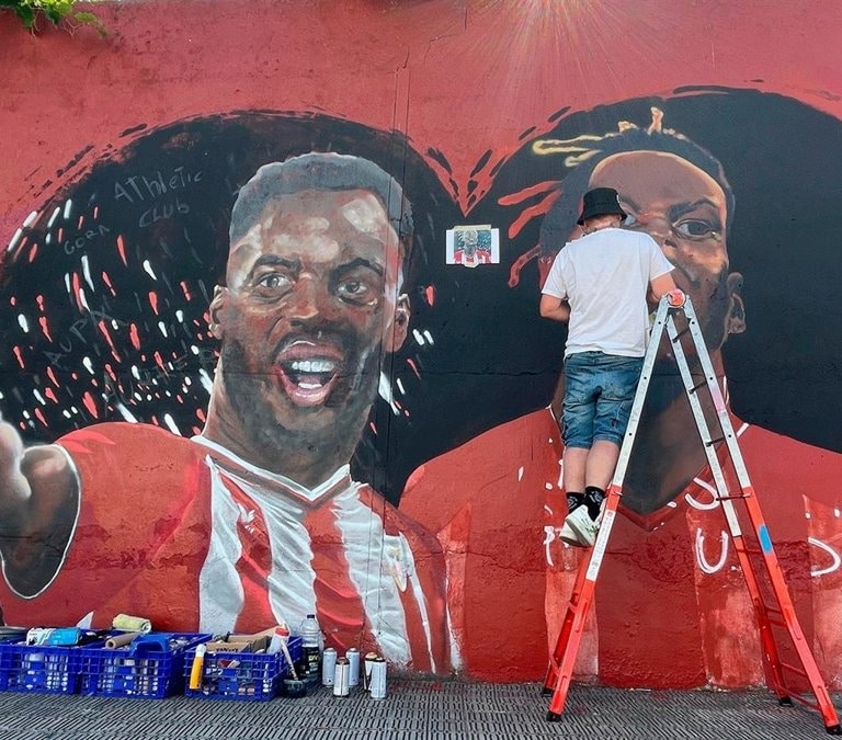 El Athletic Club ayuda a restaurar el mural en honor a su 25º título de Copa