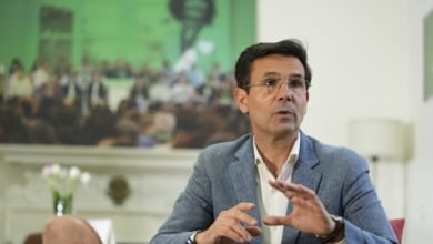 El PSOE andaluz se aferra al 'a palos' de Moreno Bonilla para cargar contra la "bronca permanente" del PP