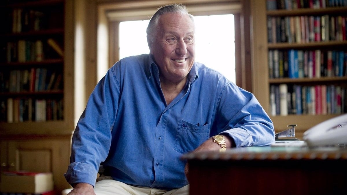 Muere el escritor británico Frederick Forsyth, autor de novelas como 'Chacal'
