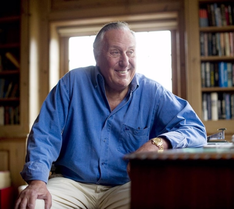 Muere el escritor británico Frederick Forsyth, autor de novelas como 'Chacal'
