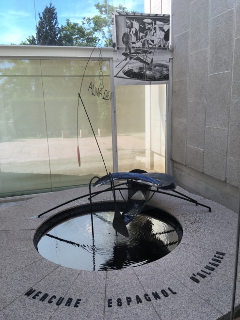La fuente de mercurio diseñada por Alexander Calder para el pabellón de la República española en la expo de París de 1937.