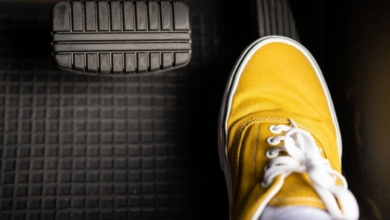 La función del pedal de acelerador del coche que la mayoría desconoce