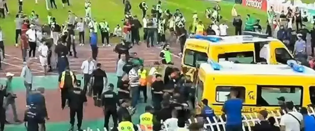 Tres muertos y 70 heridos tras incidente en estadio de fútbol en Argel