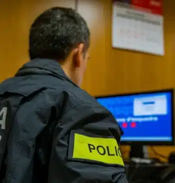 Detenidas dos personas en Barcelona por robo de libreta bancaria a un [...]