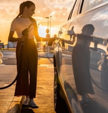 Cómo ahorrar al repostar gasolina en verano