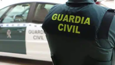 La Guardia Civil investiga el hallazgo de restos humanos en aguas de Ceuta.