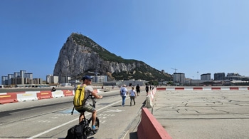 Albares se inhibe y deja en manos de Reino Unido y UE el futuro de Gibraltar bajo bandera británica