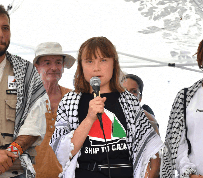 Israel amenaza a Greta Thunberg y la Flotilla de la Libertad: "Dad la vuelta porque no llegaréis a Gaza"