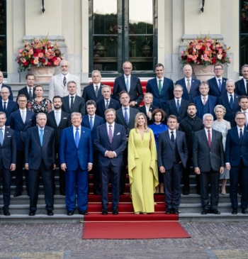 La OTAN del 5% agasaja a Trump con Alemania de alumno aventajado [...]