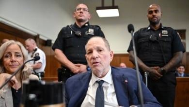 El jurado declara culpable al productor de cine Harvey Weinstein de un delito por agresiones sexuales en Nueva York