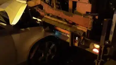 Un coche se empotra en un local de Lugo y el conductor da positivo en alcohol