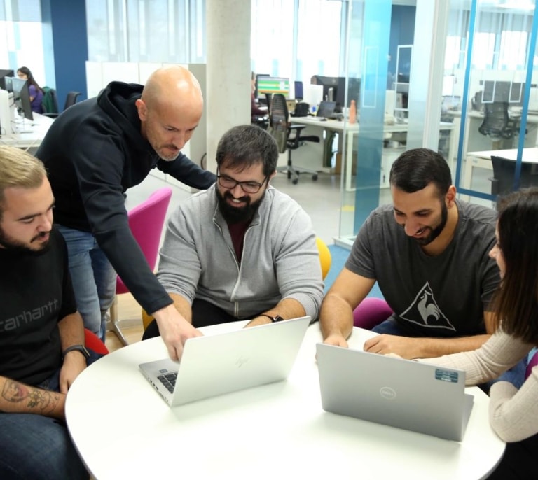 Indra Group busca más de 2.400 profesionales tecnológicos en toda España