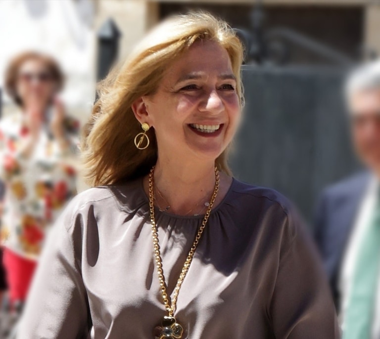 La infanta Cristina cumple 60 años: una cena en Zarzuela ¿sin Letizia?, un buen momento personal y ni rastro de su ex