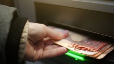 Qué es el "jackpotting" y por qué debes estar atento al sacar dinero de los cajeros automáticos