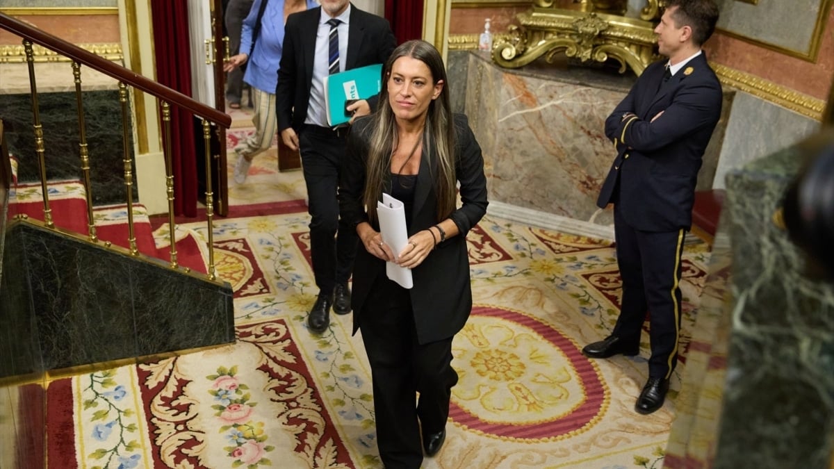 La portavoz de Junts en el Congreso, Míriam Nogueras, a la entrada del hemiciclo
