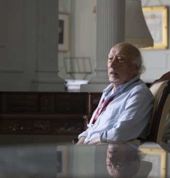 Manuel Vicent: "Están jugando con las guerras sin saber que empiezan por [...]