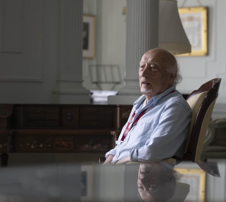 Manuel Vicent: "Están jugando con las guerras sin saber que empiezan por una cosa anodina"