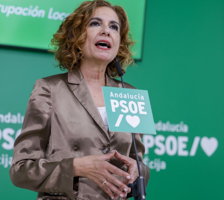 María Jesús Montero reconoce que su partido está "consternado y triste" y exige al PP "tolerancia cero" ante la corrupción