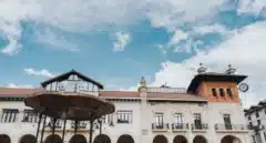 Expulsan a un policía fuera de servicio de un recinto festivo en Beasain tras señalarlo por la megafonía