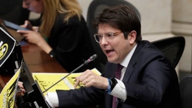 El senador colombiano Miguel Uribe es sometido a una cirugía de urgencia por sangrado cerebral