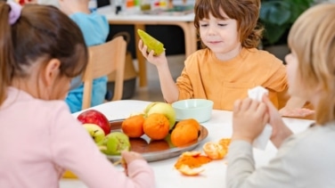 Esto es lo que jamás debes hacer si se atraganta un niño