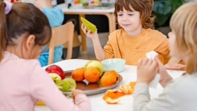 Esto es lo que jamás debes hacer si se atraganta un niño