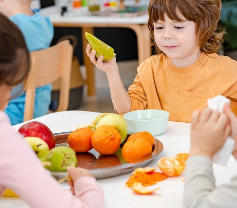 Esto es lo que jamás debes hacer si se atraganta un niño