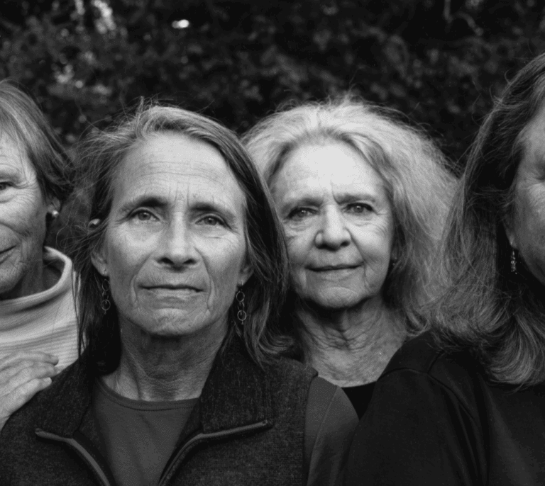 El tiempo en imágenes: tres exposiciones para pensar el paisaje, la frontera y la familia