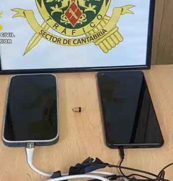 Nueve personas pilladas con móviles y auriculares para copiar en el examen [...]