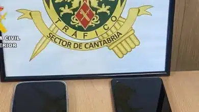 Nueve personas pilladas con móviles y auriculares para copiar en el examen de conducir