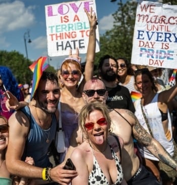 Italia se queda al margen del apoyo de la UE al Orgullo [...]