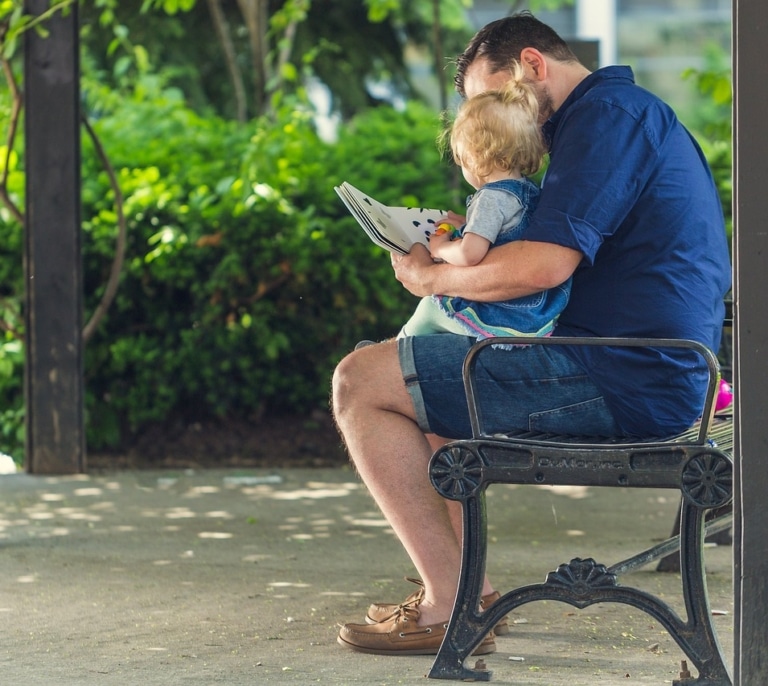 Los padres de la generación Z, no leen a sus hijos porque consideran que no es divertido