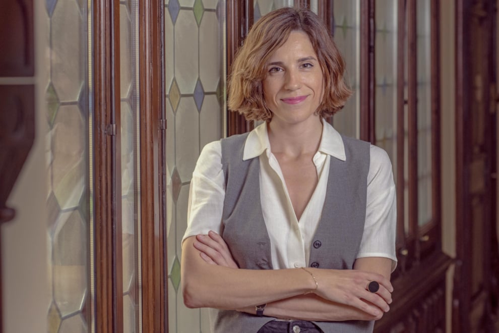 Vânia de la Fuente-Núñez, recibió en 2013 una beca de posgrado de la Fundación ”la Caixa” para cursar un máster en el University College London, colabora con el programa de Personas Mayores de la Fundación ”la Caixa”