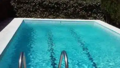 Muere un niño de 12 años ahogado en la piscina de una urbanización en Mijas