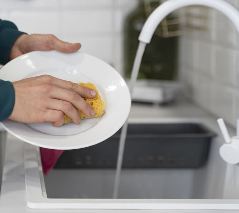 Precio de la luz hoy, 4 de junio de 2025: franja horaria y cuál es la hora más barata