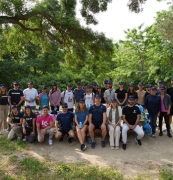 Nueve empresas suecas participan en el primero 'plogging' en la Casa de [...]