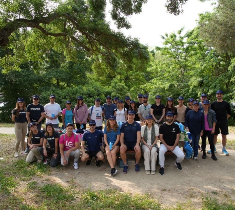 Nueve empresas suecas participan en el primero 'plogging' en la Casa de Campo de Madrid