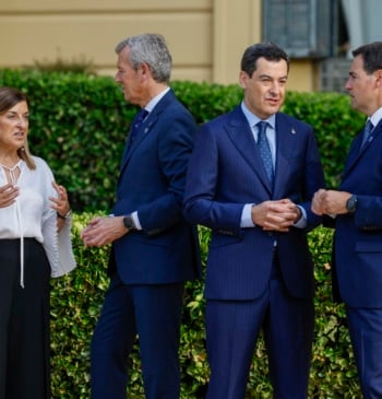 Los barones del PP piden a Sánchez que adelante las generales y [...]