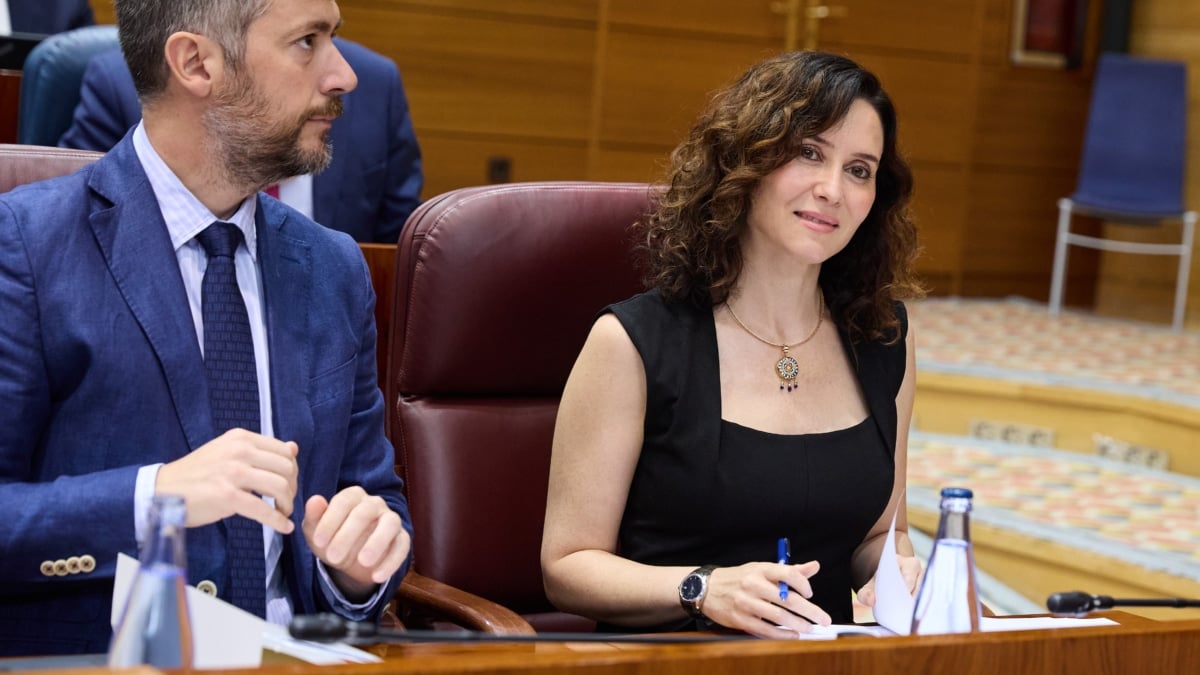 La presidenta de la Comunidad de Madrid, Isabel Díaz Ayuso, y el consejero de Presidencia, Justicia y Administración Local, Miguel Ángel García