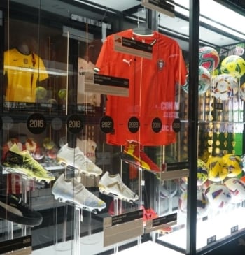 Legends reúne 30 piezas deportivas históricas de Puma en una exposición