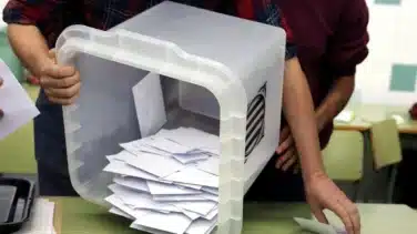 La Audiencia de Barcelona amnistía a 40 excargos del Govern por los preparativos del 1-O